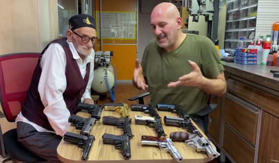 120binden Fazla Abonesine Silahları Anlatıyor